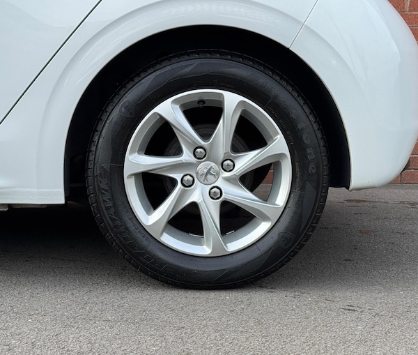 Used Peugeot 208 2017 for sale - 76306736: Photo 39