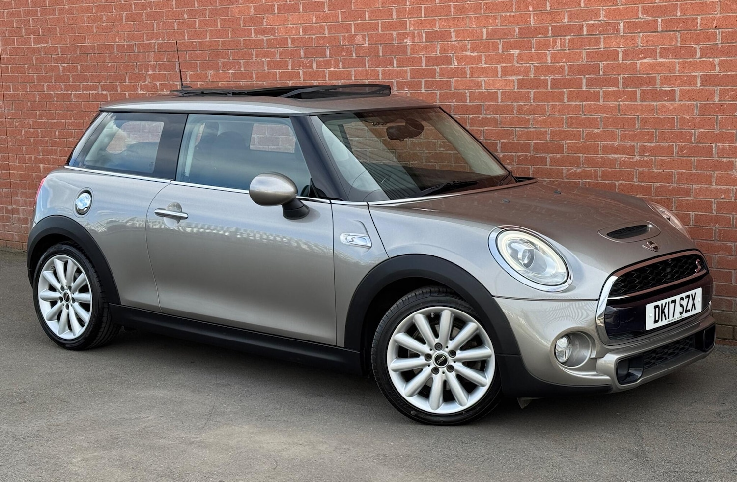 Used MINI Hatch 2017 for sale - 78047615: Photo 1