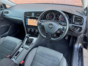 Used Volkswagen Golf 2017 for sale - 78491377: Photo