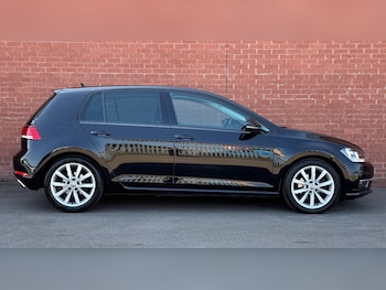 Used Volkswagen Golf 2017 for sale - 78491377: Photo