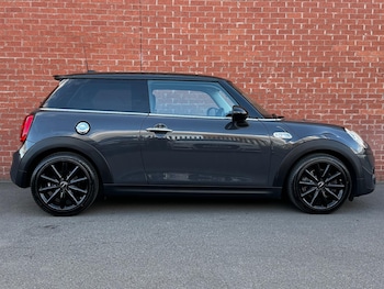 Used MINI Hatch 2018 for sale - 76151116: Photo