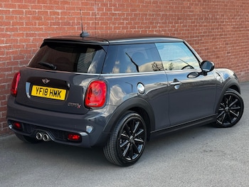 Used MINI Hatch 2018 for sale - 76151116: Photo