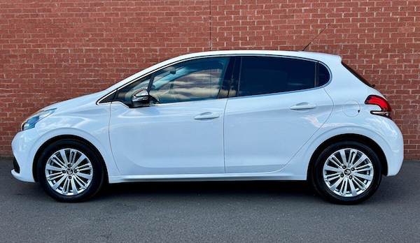 Used Peugeot 208 2016 for sale - 76084323: Photo 10