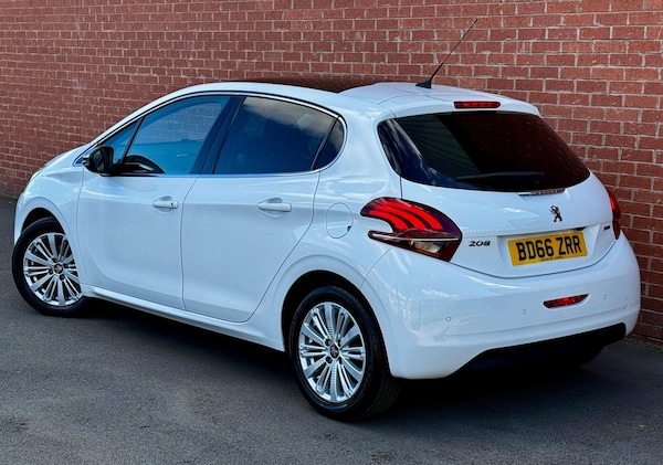 Used Peugeot 208 2016 for sale - 76084323: Photo 11