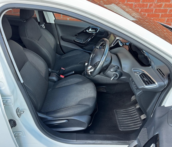 Used Peugeot 208 2016 for sale - 76084323: Photo 17