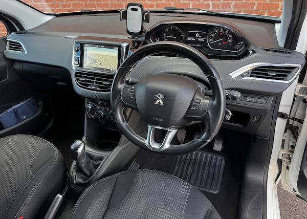 Used Peugeot 208 2016 for sale - 76084323: Photo 2