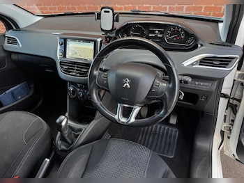 Used Peugeot 208 2016 for sale - 76084323: Photo
