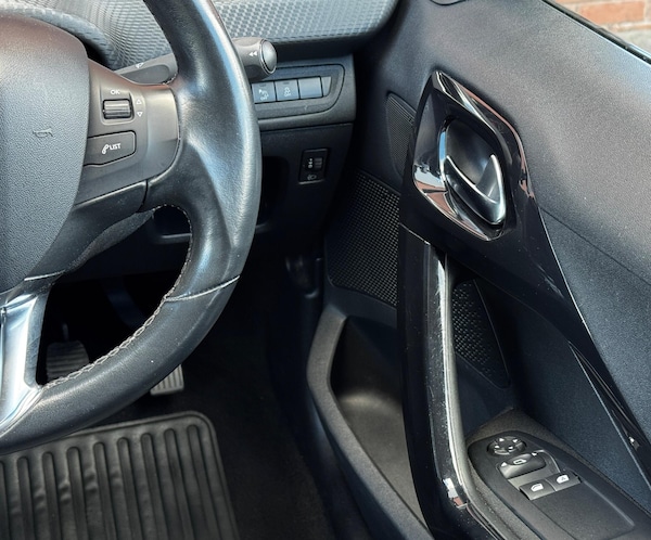Used Peugeot 208 2016 for sale - 76084323: Photo 31