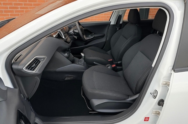 Used Peugeot 208 2016 for sale - 76084323: Photo 36