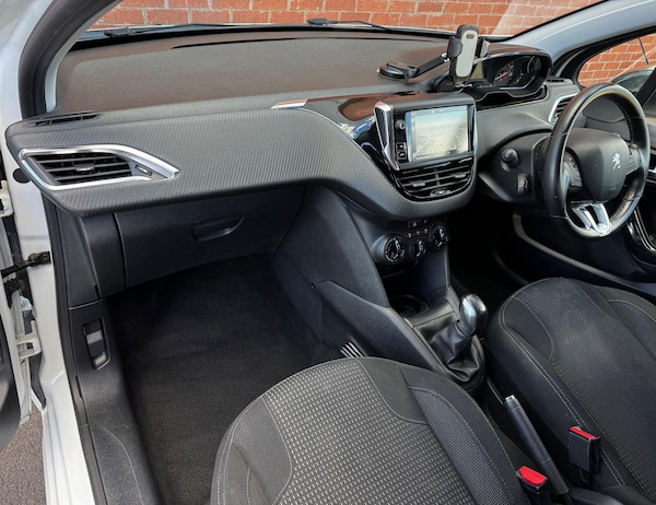 Used Peugeot 208 2016 for sale - 76084323: Photo 37