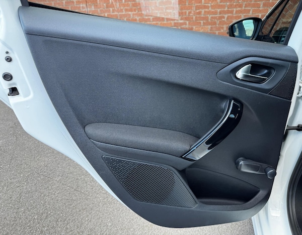 Used Peugeot 208 2016 for sale - 76084323: Photo 38