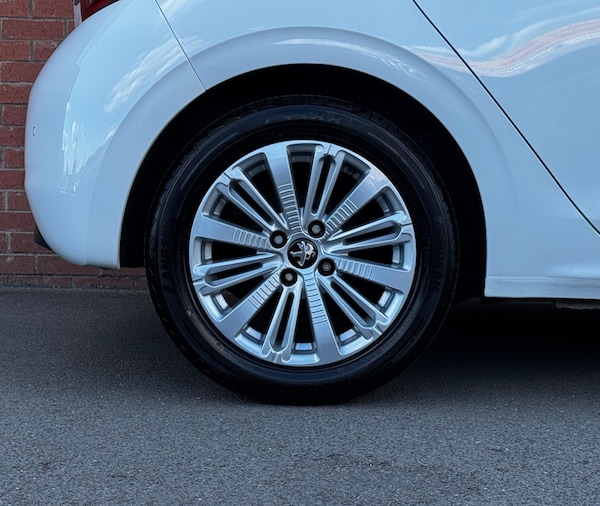 Used Peugeot 208 2016 for sale - 76084323: Photo 42