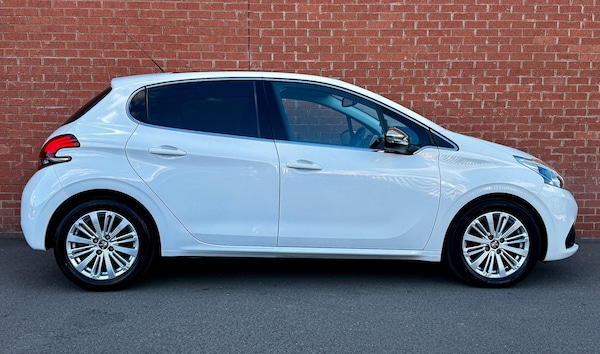 Used Peugeot 208 2016 for sale - 76084323: Photo 4