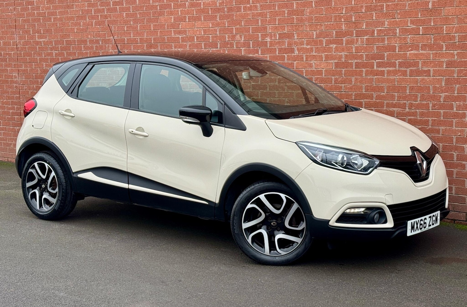 Used Renault Captur 2016 for sale - 76550968: Photo 1