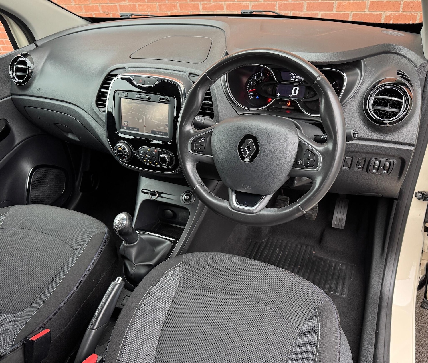 Used Renault Captur 2016 for sale - 76550968: Photo 2