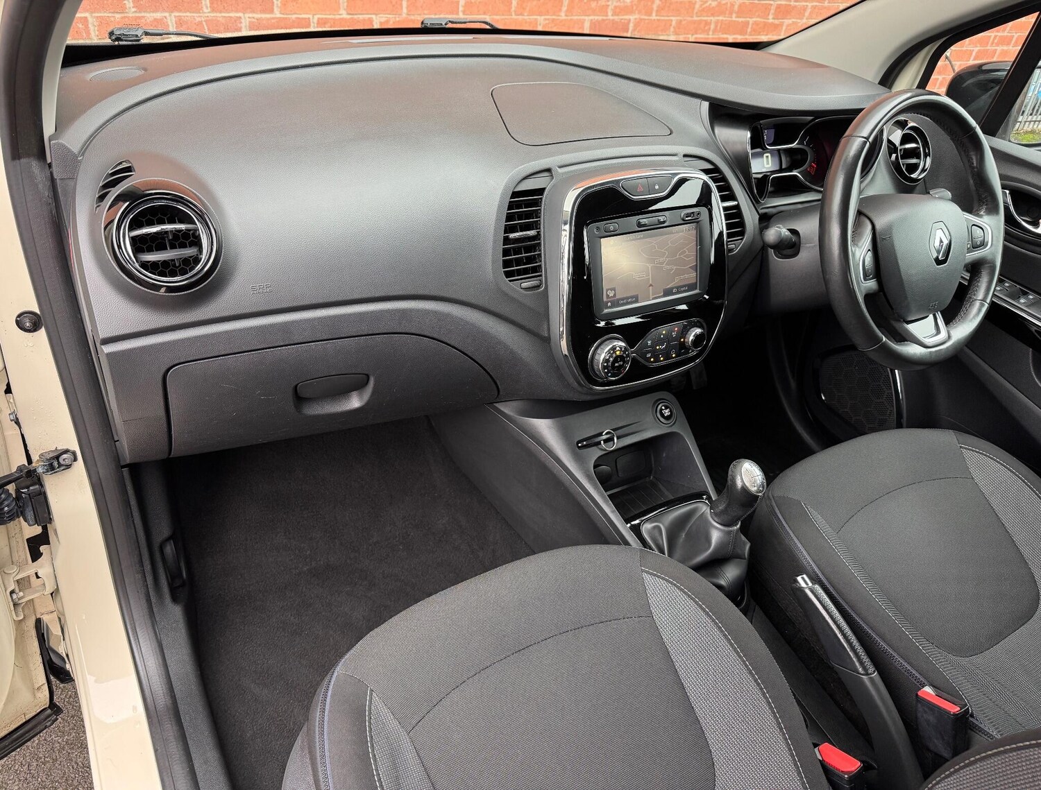 Used Renault Captur 2016 for sale - 76550968: Photo 32