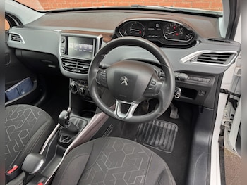 Used Peugeot 2008 2016 for sale - 77799412: Photo