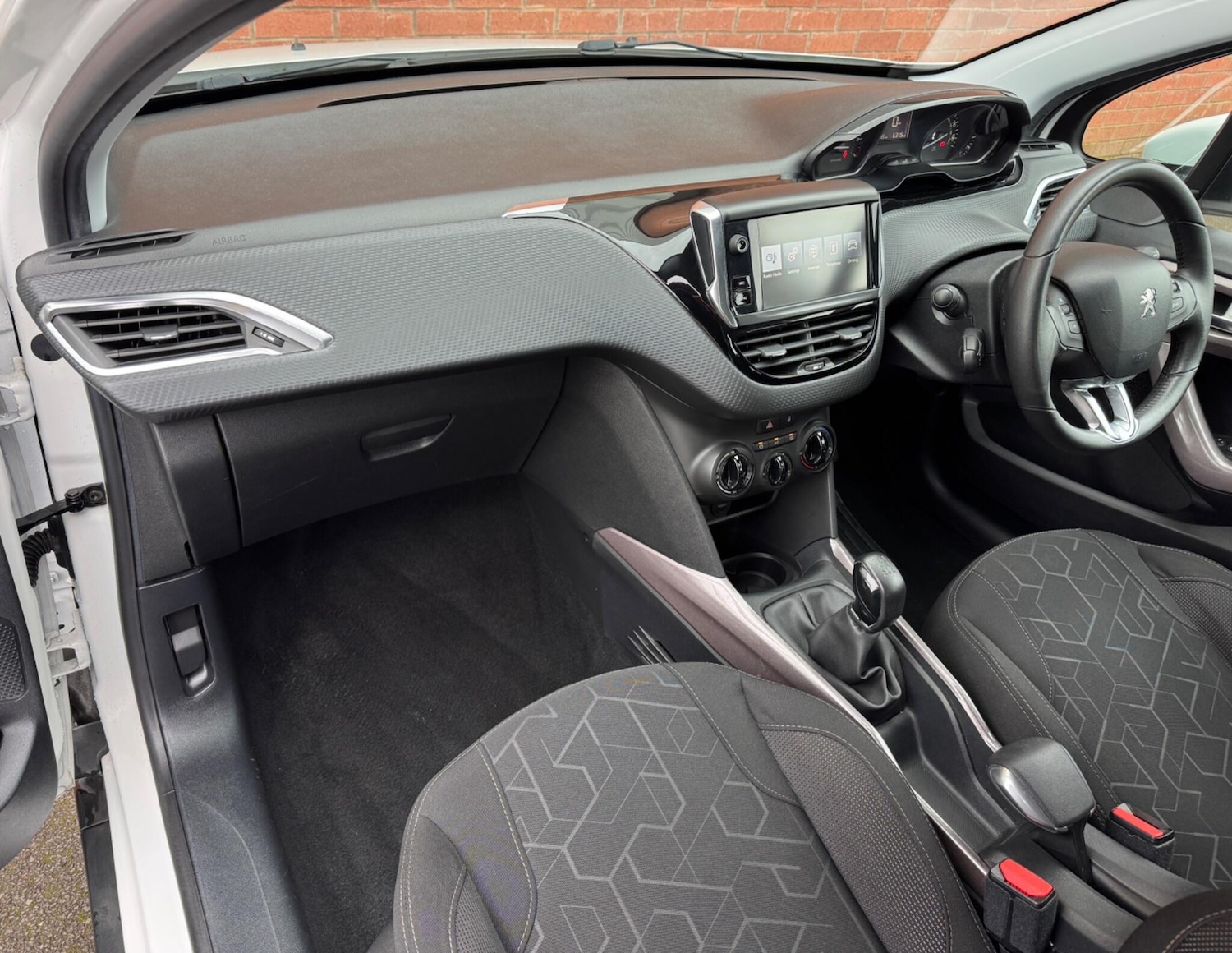 Used Peugeot 2008 2016 for sale - 77799412: Photo 31