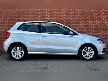 Used Volkswagen Polo 2015 for sale - 75729917: Photo
