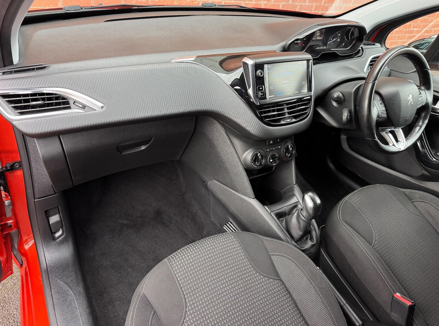 Used Peugeot 208 2017 for sale - 76512923: Photo 31