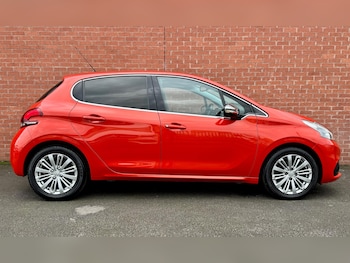 Used Peugeot 208 2017 for sale - 76512923: Photo