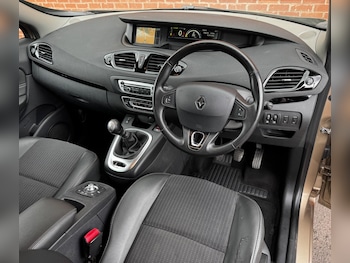 Used Renault Grand Scenic 2016 for sale - 75363591: Photo