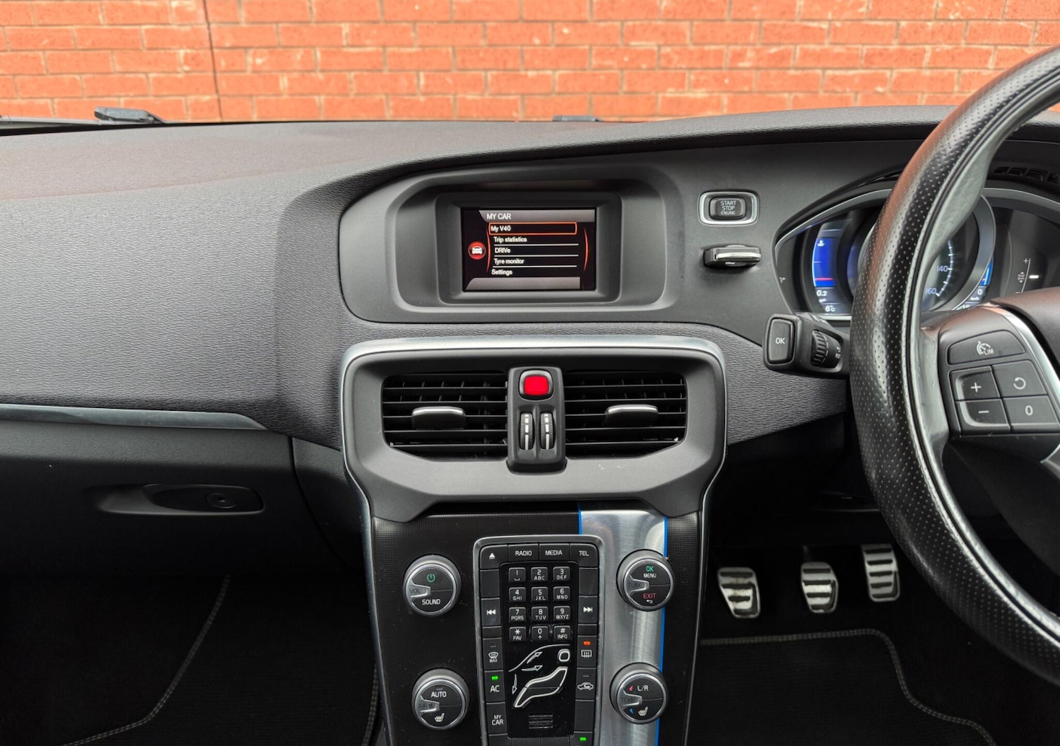 Used Volvo V40 2016 for sale - 77564633: Photo 15