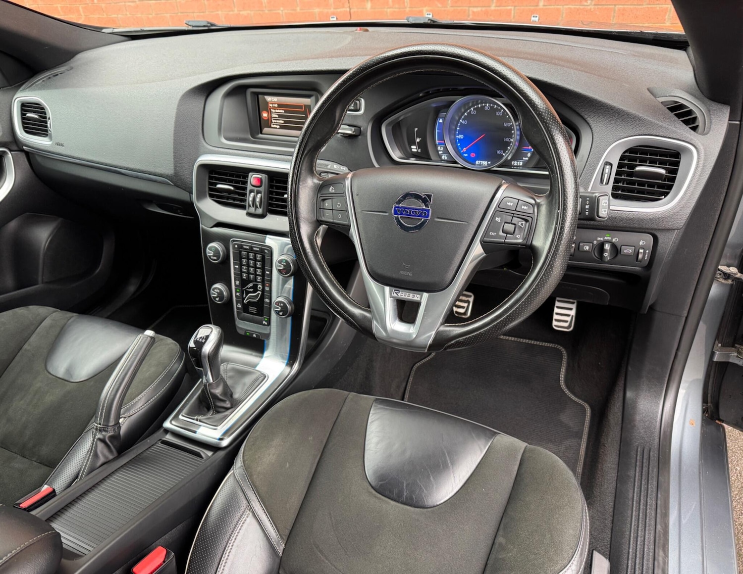 Used Volvo V40 2016 for sale - 77564633: Photo 2