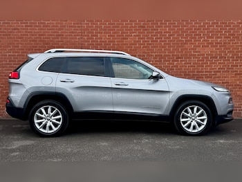 Used Jeep Cherokee 2015 for sale - 76020954: Photo