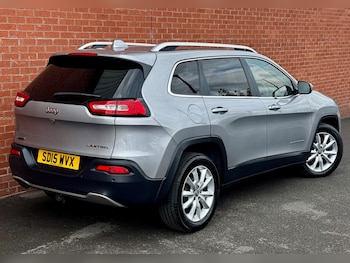 Used Jeep Cherokee 2015 for sale - 76020954: Photo