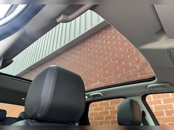 Used Land Rover Discovery Sport 2017 for sale - 75564432: Photo