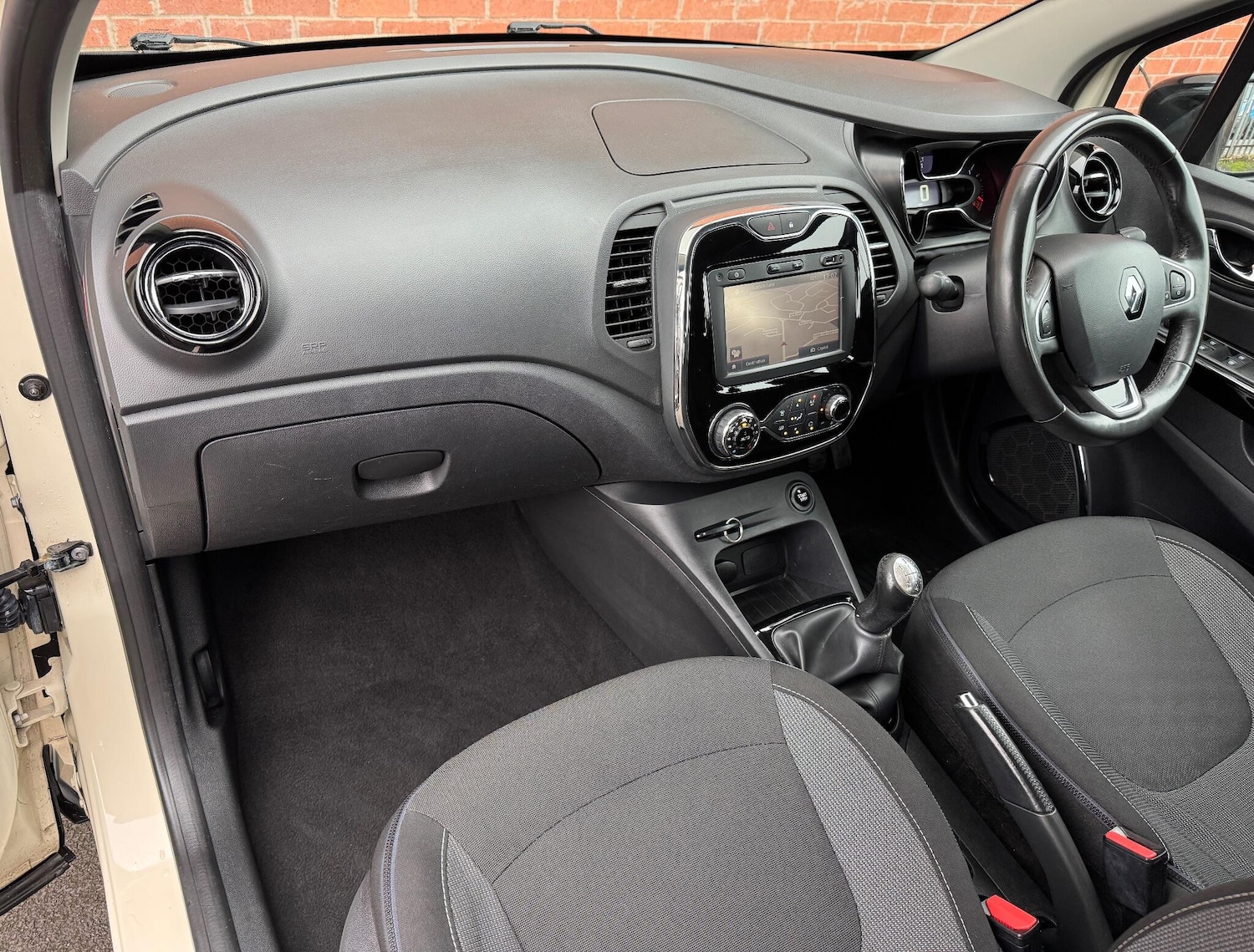 Used Renault Captur 2016 for sale - 77925901: Photo 32