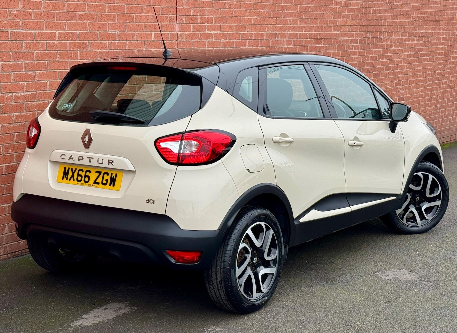 Used Renault Captur 2016 for sale - 77925901: Photo 4