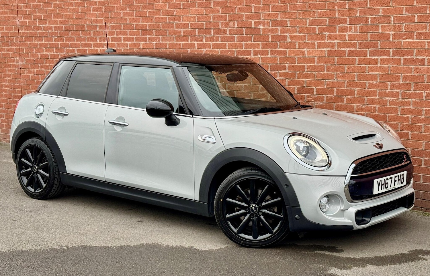 Used MINI Hatch 2017 for sale - 76296000: Photo 1