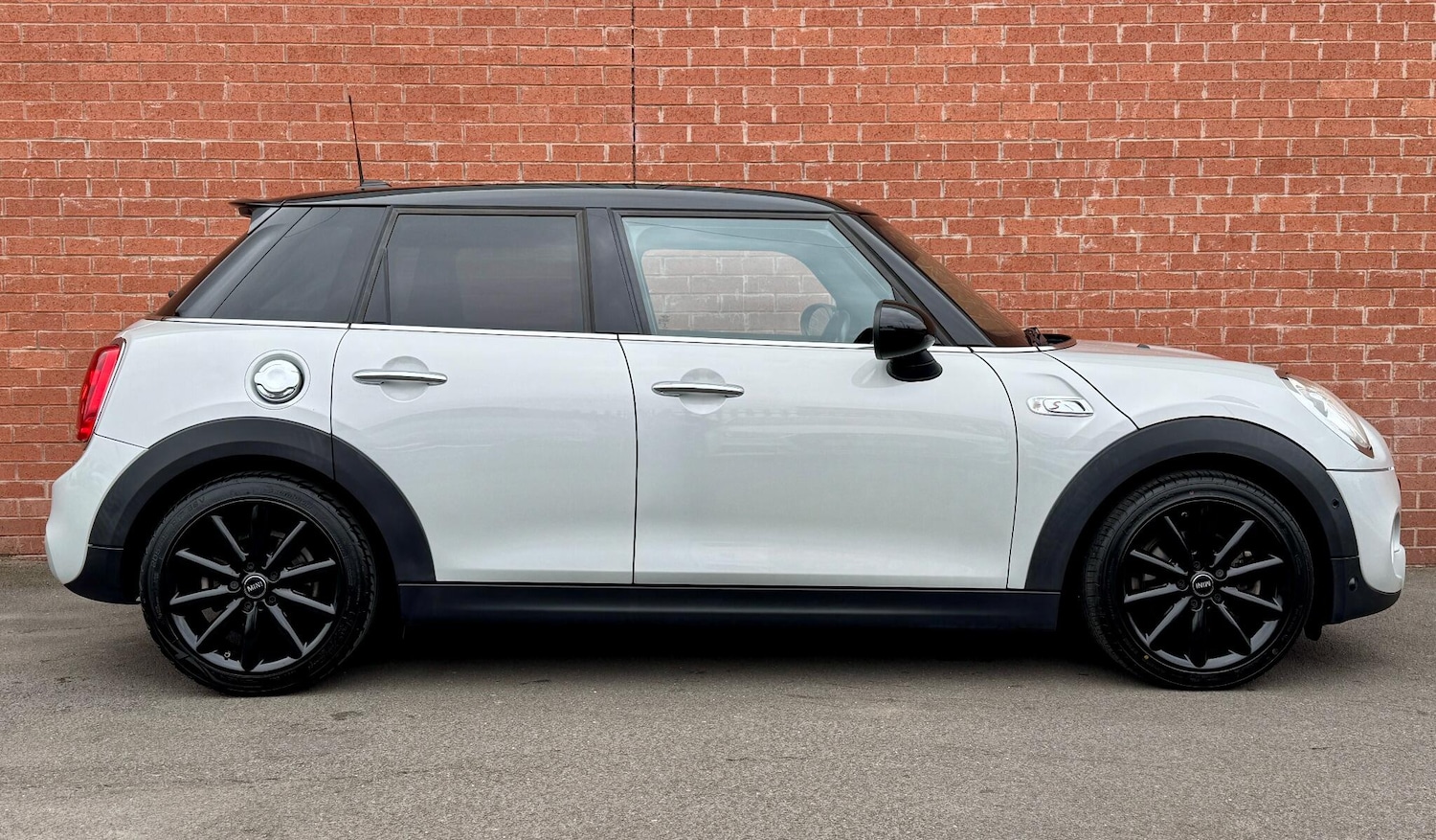 Used MINI Hatch 2017 for sale - 76296000: Photo 2