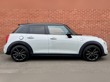 Used MINI Hatch 2017 for sale - 76296000: Photo