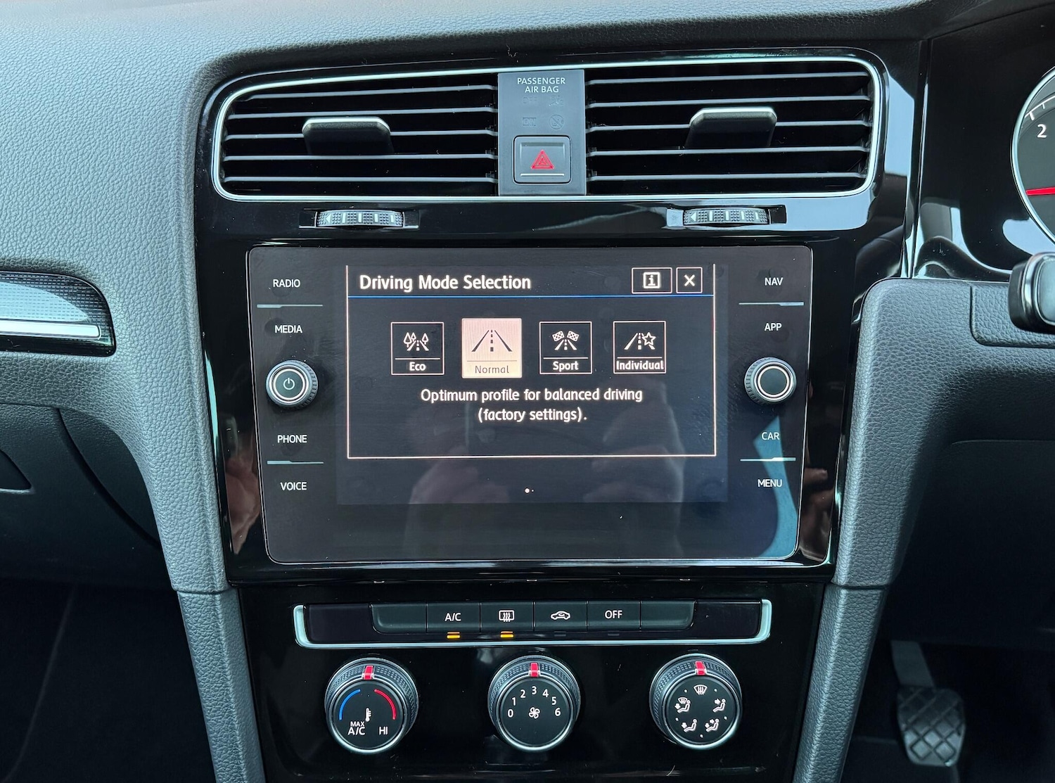 Used Volkswagen Golf 2017 for sale - 76832227: Photo 24