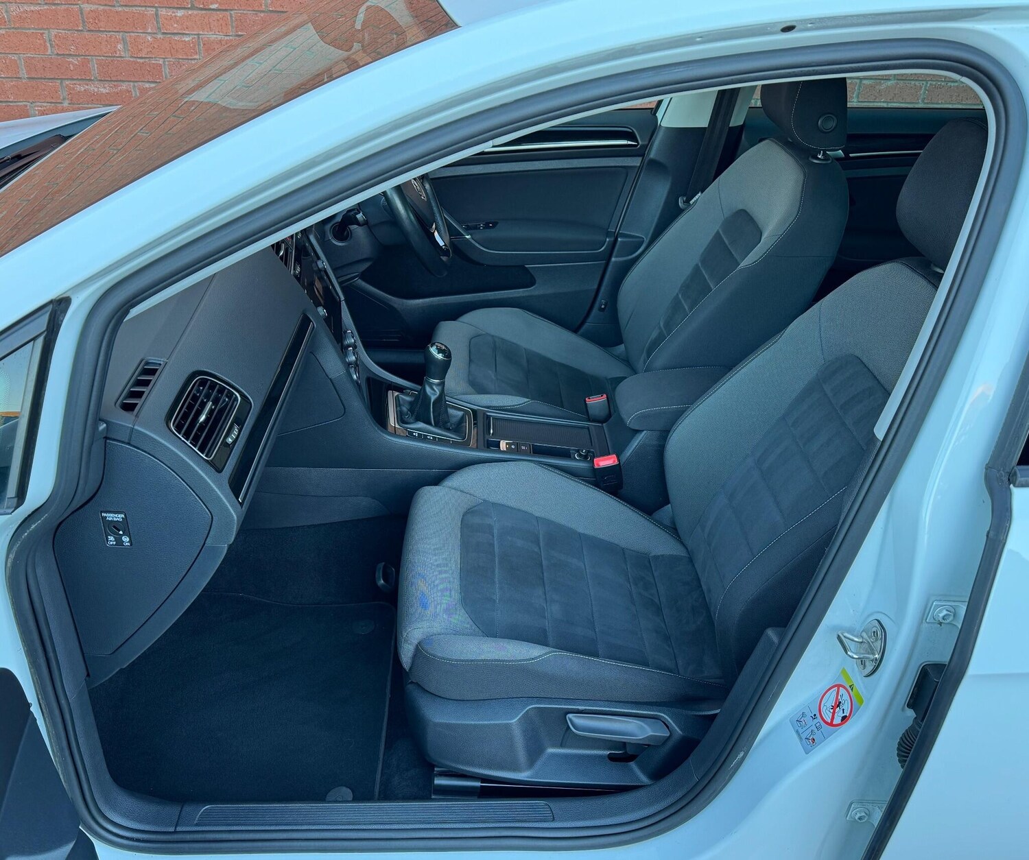 Used Volkswagen Golf 2017 for sale - 76832227: Photo 35