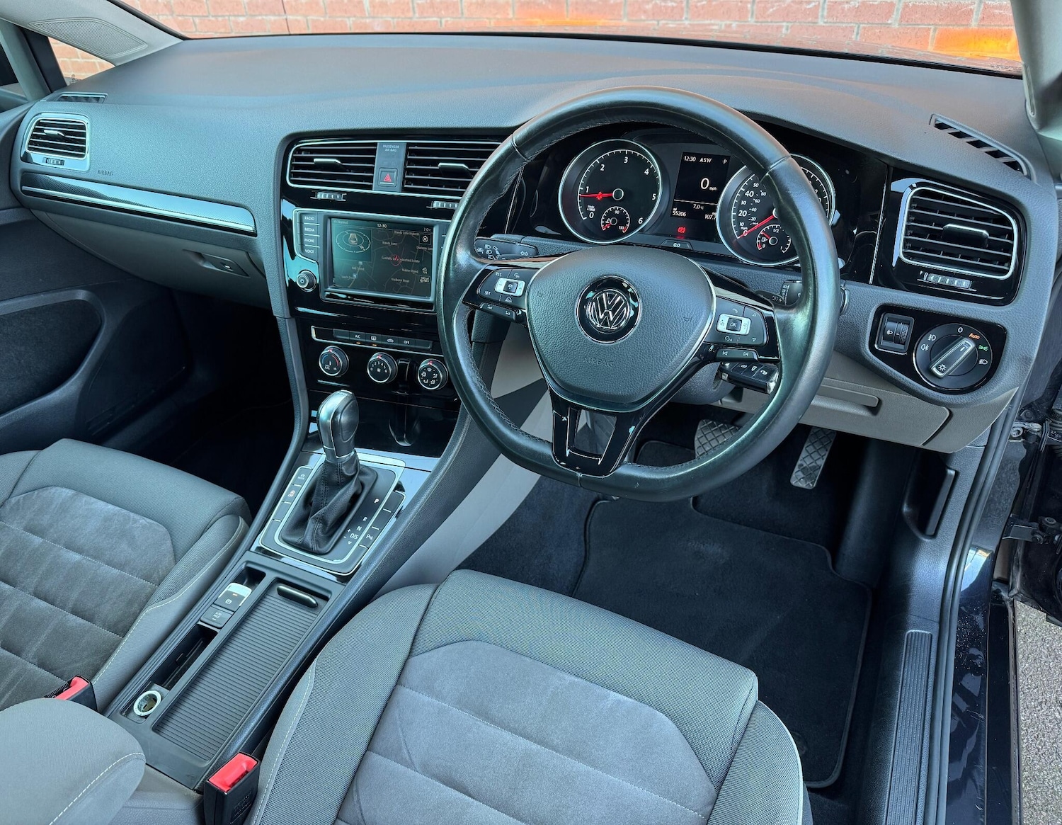 Used Volkswagen Golf 2016 for sale - 76824208: Photo 2