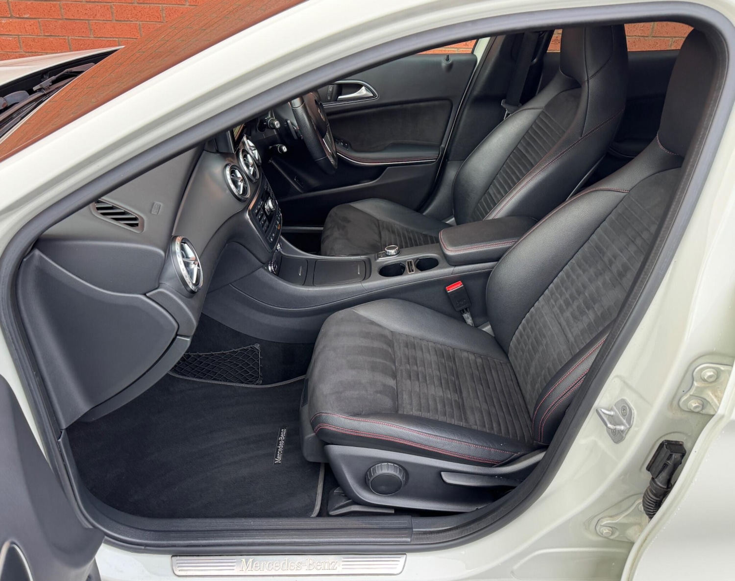 Used Mercedes-Benz GLA 2015 for sale - 77330555: Photo 35