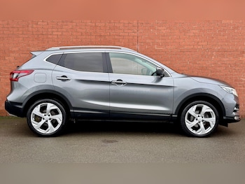 Used Nissan Qashqai 2017 for sale - 76990766: Photo