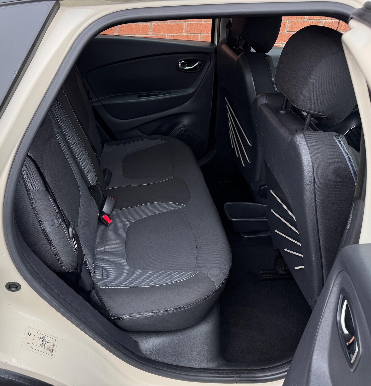 Used Renault Captur 2016 for sale - 77469143: Photo 28