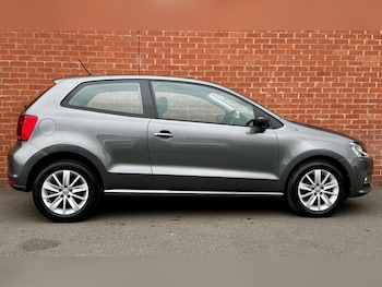 Used Volkswagen Polo 2016 for sale - 75635240: Photo