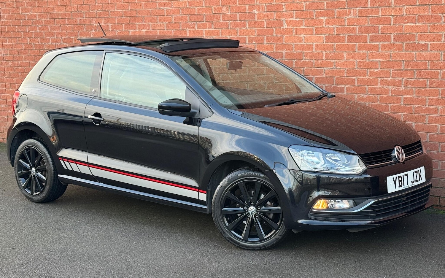 Used Volkswagen Polo 2017 for sale - 76976747: Photo 1