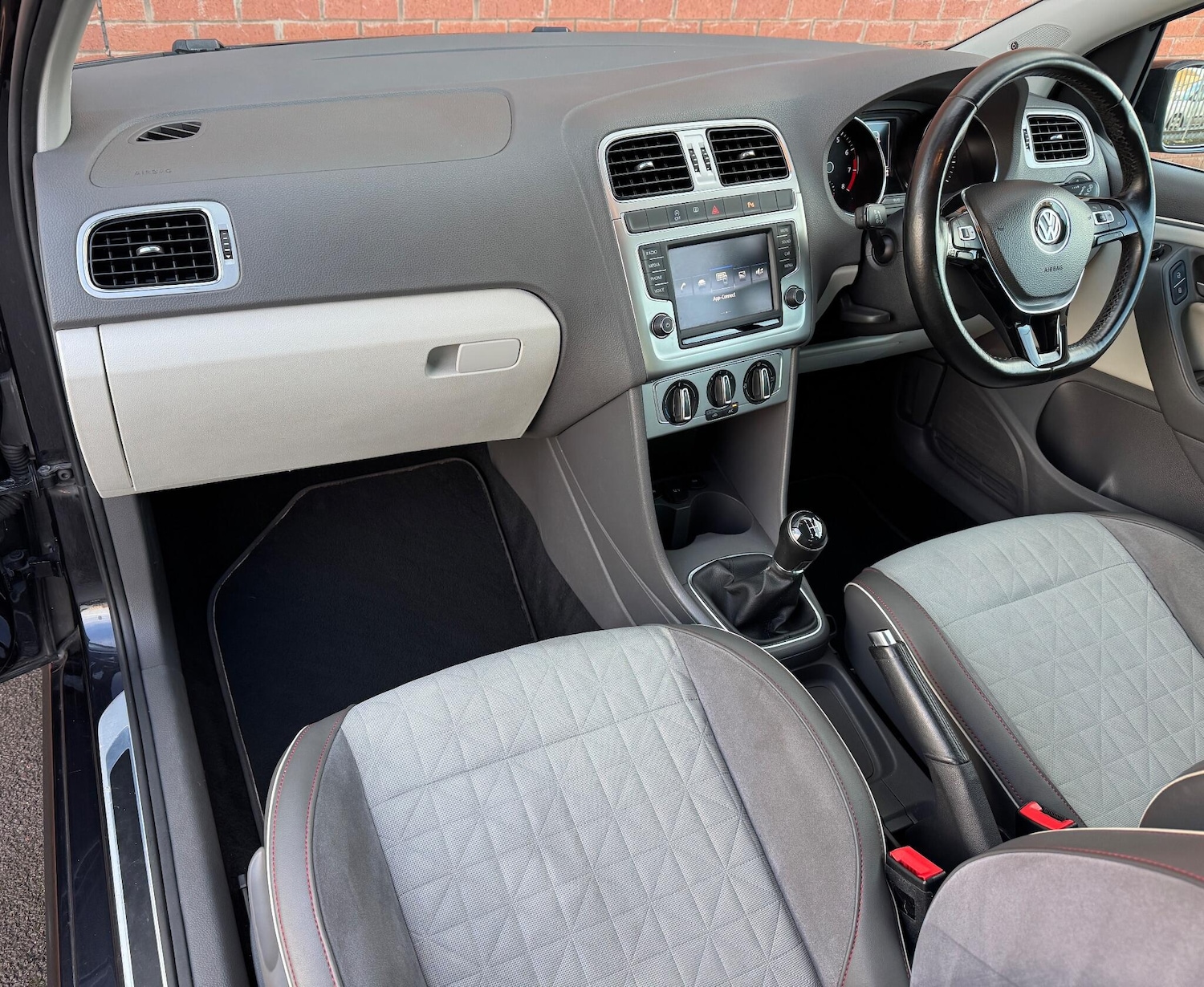 Used Volkswagen Polo 2017 for sale - 76976747: Photo 33