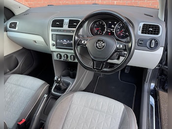 Used Volkswagen Polo 2017 for sale - 76976747: Photo