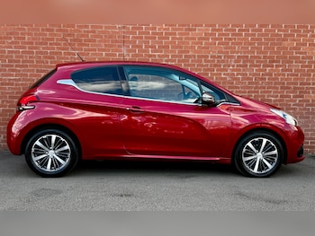 Used Peugeot 208 2016 for sale - 75883836: Photo