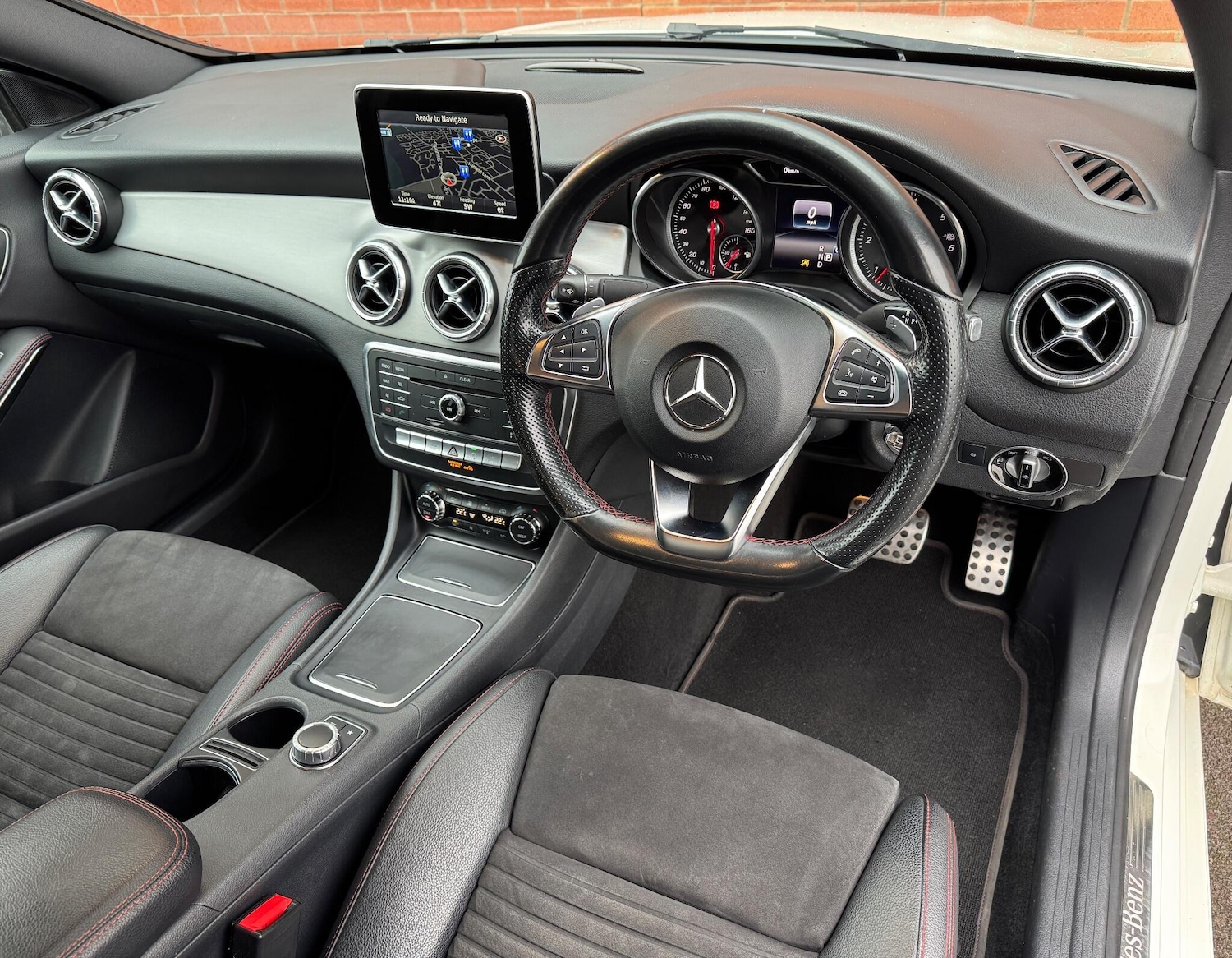 Used Mercedes-Benz CLA 2017 for sale - 76573381: Photo 2