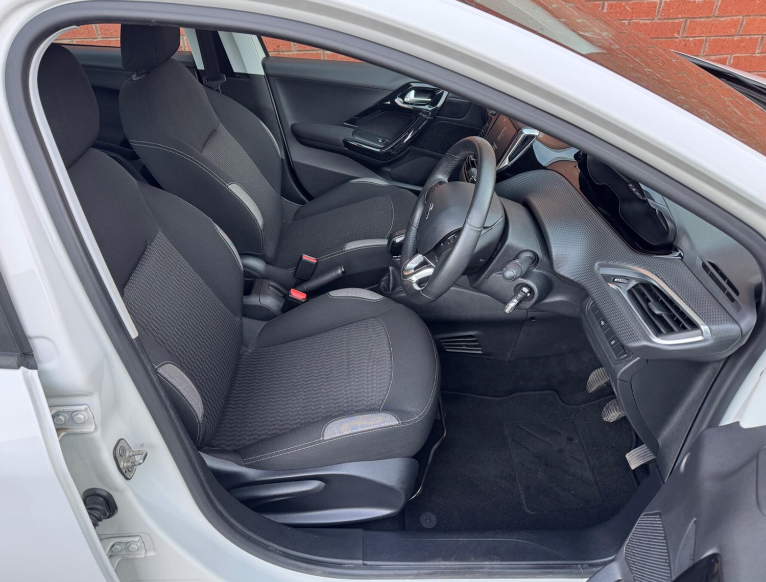 Used Peugeot 208 2016 for sale - 77613066: Photo 14