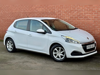 Used Peugeot 208 2016 for sale - 77613066: Photo